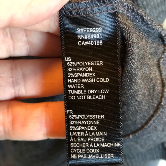 21 - Gray light sweater wrap. No closure. Size small - Picture 4 of 4